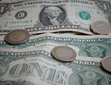 Άνοδος του ευρώ έναντι του δολαρίου